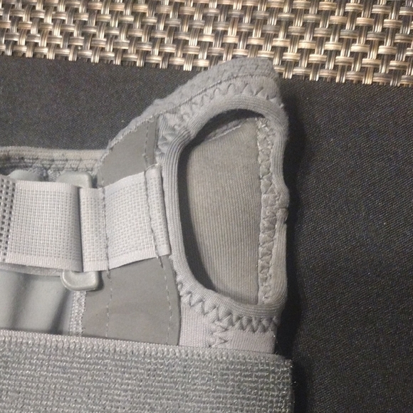 Gray Wrist Support - Picture 4 of 4